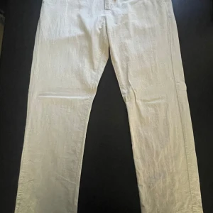 Beige linnebyxa herr - Använda men mycket fint skick, storlek 30 midja 30 byxlängd   (Strunta i storleken jag valt nedan då den inte matchar!!)