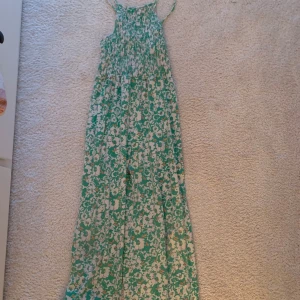 Söt byxdress, barn! 💓 - Storlek 140, använd några gånger.