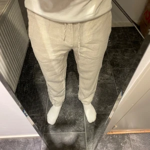 Linnebyxor  - Riktigt sköna linnebrallor från skagen clothing! Använt 2-3 gånger, Ny pris 1200kr hör gärna av er vid funderingar eller prisförslag🤩