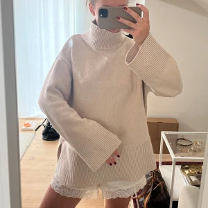 Stickad polotröja - Så snygg stickad polotröja från H&M❤️ Liknar den från softgoat, perfekt nu inför hösten🍁🍂