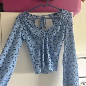 Topp från ginatricot - Bra skick använt en gång!