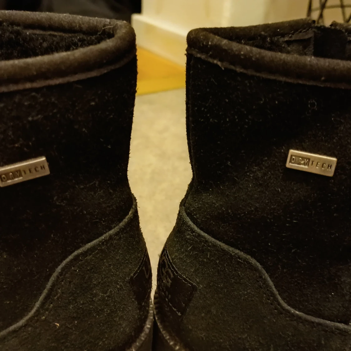 Uggs svarta dry tech  - 92