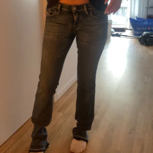 Disel jeans  - Diesel jeans, modellen är 163 cm. W29 L32🎀Modell: bootcut 