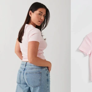 Gina Tricot topp - Rosa tshirt från Gina Tricot, i nyskick. I storlek M, men passar allt från XS-M, beroende på önskad passform.