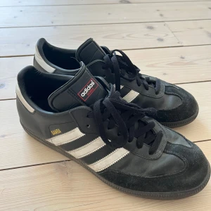 Adidas Samba Svarta - Använda men fortfarande bra skick