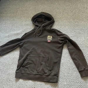 Morris Hoodie - En skönt Hoddie som sitter perfekt, skick 9,9/10 har knappt använt den.