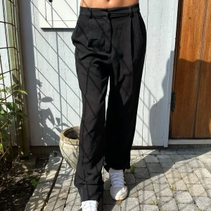 Svarta Kostymbyxor - Supersköna o svala kostymbyxor från H&M🖤