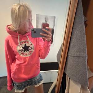 Cool converse hoodie, mer neon i verkligheten 