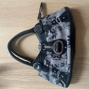 Coach väska - Nyskick!  Skriv om ni har frågor eller vill ha fler bilder :)