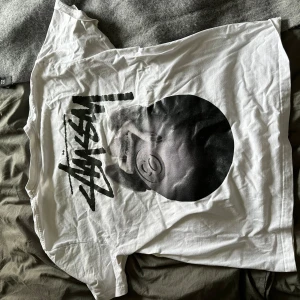 Stussy 8 ball - Säljer min stussy 8ball Fint skick Storlek medium  Skriv vid funderingar 