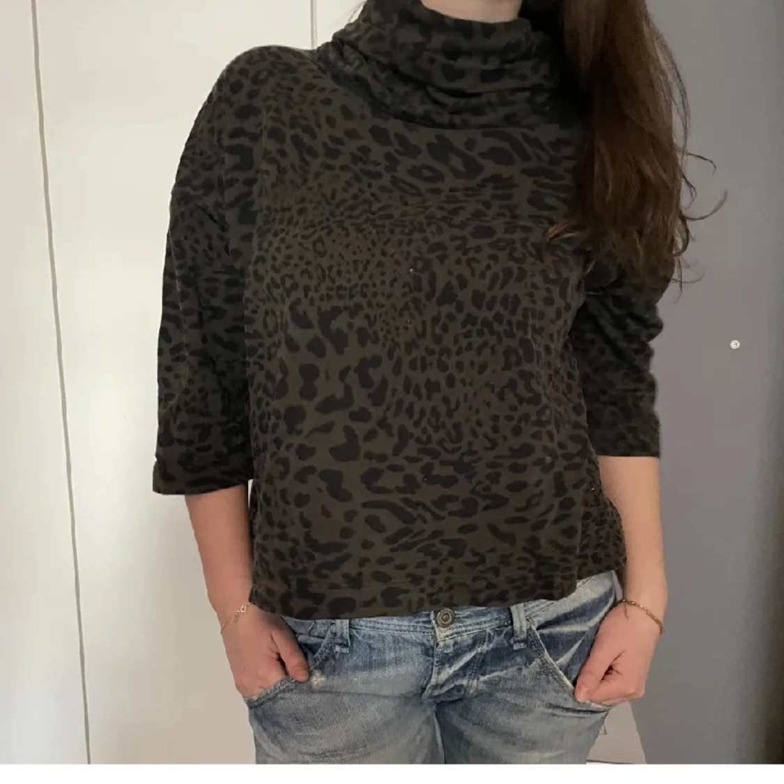 Trekvartsärmad leopard tröja