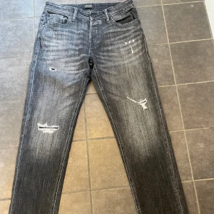 Jack&Jones Jeans - Ett par Jack and Jones jeans i storlek W 32 L 32. Nypris 999. Skick 10 av 10. Bara att skriva ifall ni har frågor!