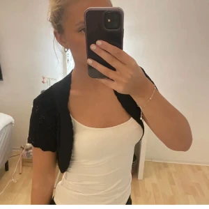 Trendig bolero - Så snygg och trendig bolero!💕🍁(lånad sista bild) Skulle säga att den är ganska liten i storlek💕
