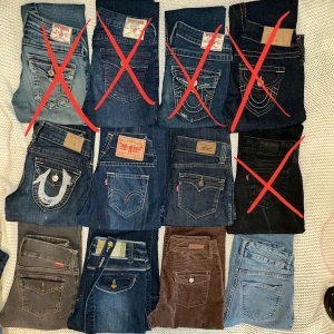 Lågmidjade bootcut-flare-raka jeans - Jättefina blandad jeans. Alla är i olika storlekar, modeller och priser. Alla är lågmidjade bootcut/flare/raka jeans i bra skick. Storlek, modell och märke står på bild 4&5 och för mer bilder, pris, mer info eller frågor skriv privat 😊