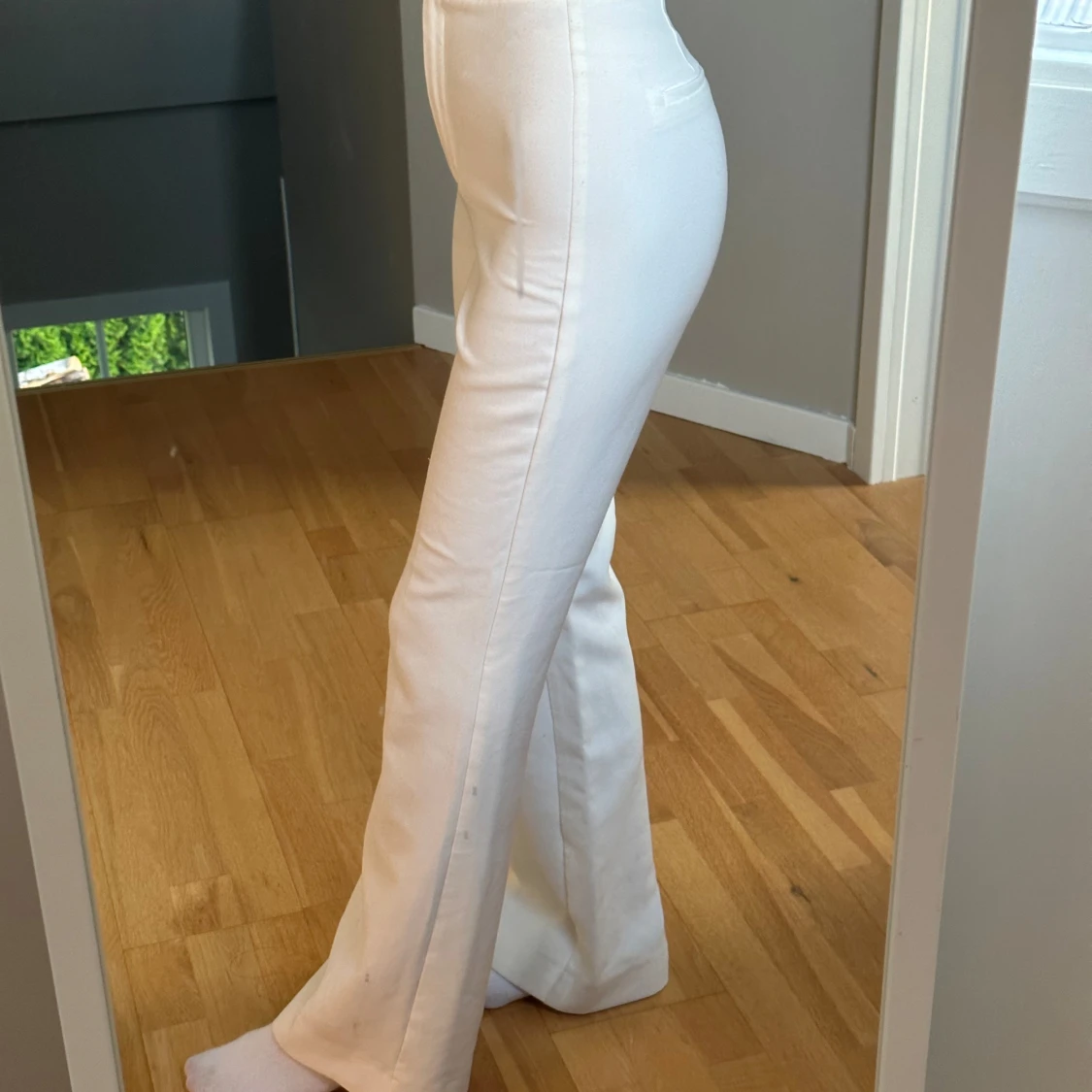 Vita högmidjade byxor - 90
