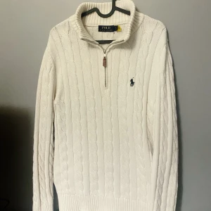 Polo Ralph lauren Half zip  - En väldig stil rent och fräsch tröja, knappt använd pris kan diskuteras, säljer den för den e för stor för mig 