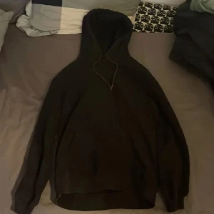 Hoodie från HM - Skriv vid funderingar, ställ gärna frågor och skriv om ni vill ha fler bilder🤩