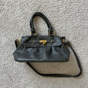 Handväska  - Superfin och unik handväska! Köpt second hand💕