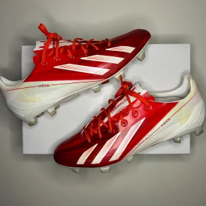 Adidas F50 Fotbollsskor - Adizero Messi F50. 9/10 otroligt skick för dessa sällsynta skor. Storlek 42 2/3
