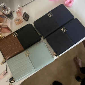  Victoria’s Secret plånböcker  -  Victoria’s Secret Plånböcker aldrig använda  500kr st