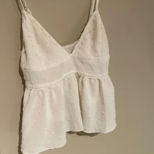 Linne - Jätte söt linne som aldrig kommer till användning längre. Storlek S men skulle mer säga att den passar någon som brukar ha xs💕