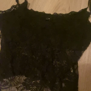 Spets linne - Jätte gulligt spets linne och det har aldrig använt kommit till användning 