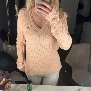 u.s. polo assn - ribbstickad tröja från polo assn, blandning mellan orange å rosa🍑 