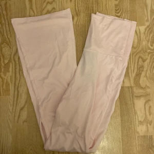 Yoga pants  - Jätte fina med prislapp kvar, var tyvärr för stora för mig💘 (original pris 360)
