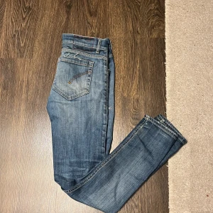 Dondup jeans  - Tja säljer nu ett par tvär feta dondup jeans i storlek 30. Hör av er vid eventuella frågor. Priset går även att diskutera 