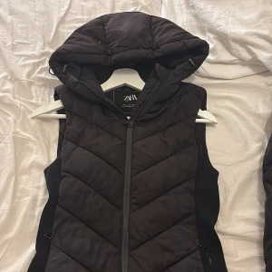 Zara väst  - Säljer min Zara väst , den e ca 1 år gammal inte jätte använd och i bra skick. 
