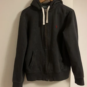 Ralph lauren zip hoodie  - Fint skick, storlek S. Skriv vid frågor