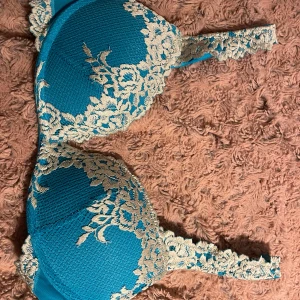 GIOIA PRETTY FLOWERS - Push up-bh - Bara testad! Säljer då den ej används, finns inte längre att köpa, köpt från förra årets släpp på intimissi🫶🏻 som ny