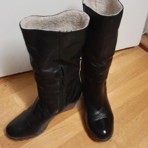 Jätte fina vinter skor  - Jätte fina vinter stövlar ibra skick storlek 40