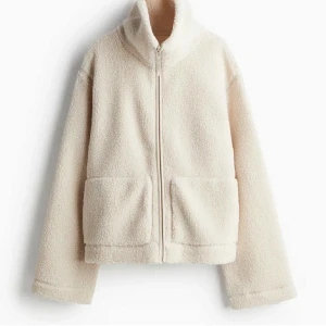 Teddy jacka - Super mysig teddyjacka från HM⭐️ skriv gärna om ni har frågor!