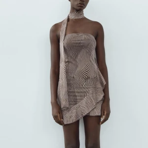 Klänning  - Prislapp kvar!