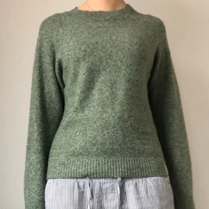 Stickad tröja - Jättesöt tröja 💗inga defekter, superskönt material, nypris 300kr