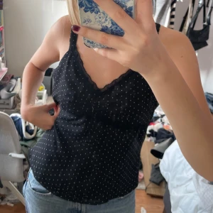 söt topp - jättegullig topp🎶säljer då den tyvärr är för stor på mig❤️