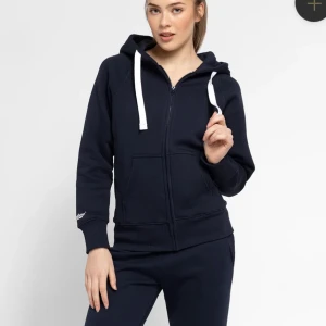 Blå zip hoodie  - Superfin blå zip hoodie från russemerch