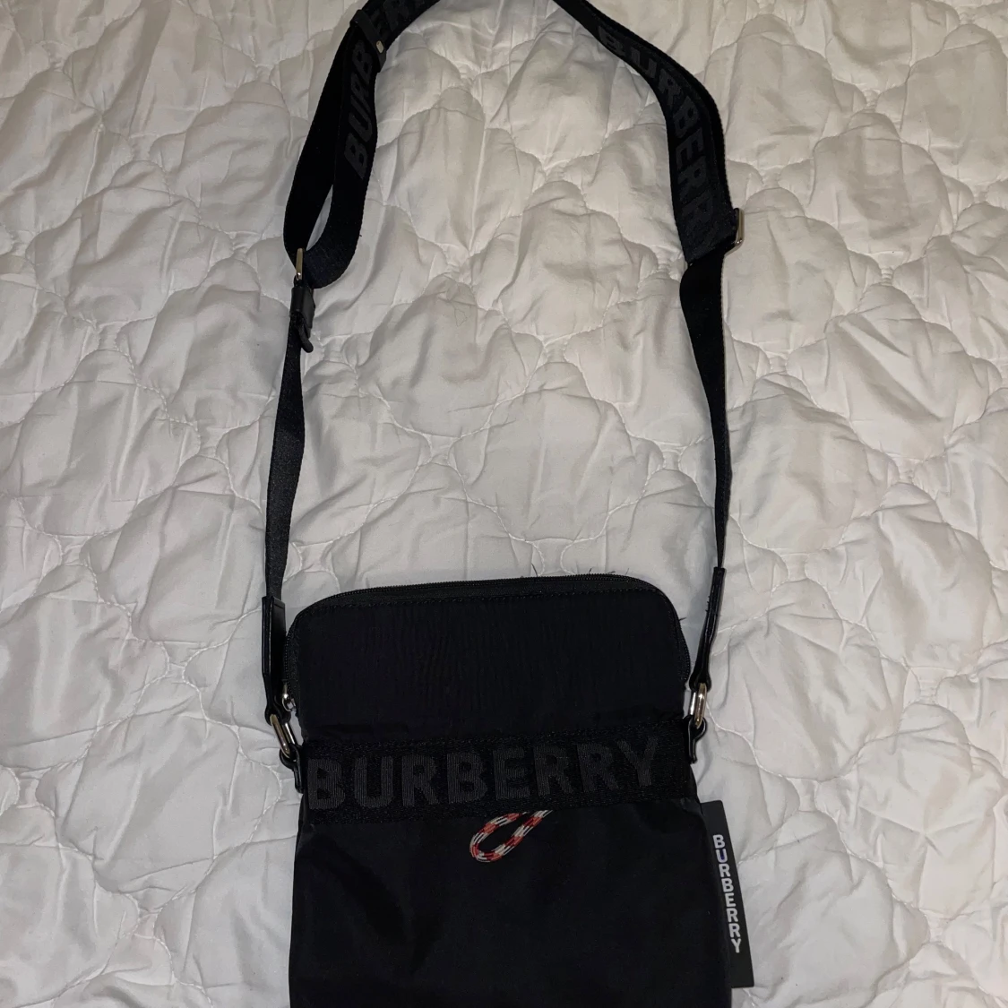 Svart axelväska från Burberry