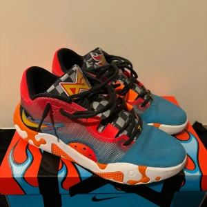 PG 6 hot wheels - Väldigt bra skick, använde dom i typ 2 månader, Stl 42, skicka för fler bilder