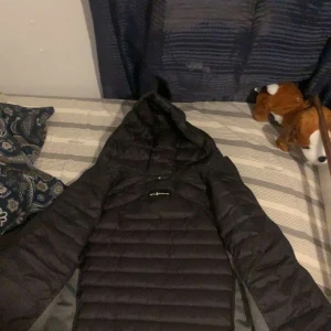 Sailracing jacka dammodel - Sailracing dammodel för mer information  Pris 600