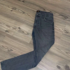 Lee jeans - Bra skick! 30/32, skriv om de finns mer frågor🤩