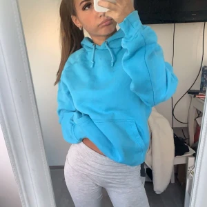 Blå Hoodie - Jättefin skick