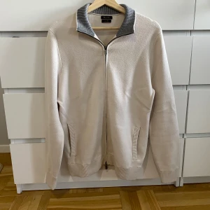Fullzip Cardigan från Massimo Dutti - I bra skick se dock näst sista bild