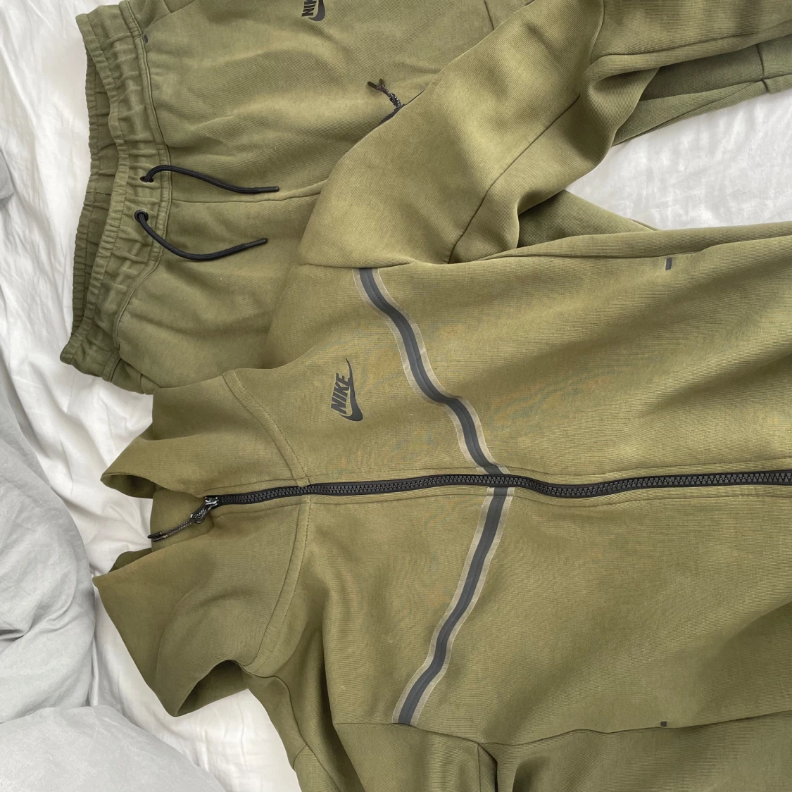 Olivgröna mjukisbyxor från Nike