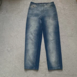 Jeans collusion men blå - Hej jag säljer ett par blå collusion jeans med storlekarna ”W- 32 (81 cm) och L 34 (86 cm) Dom är fint skick med jätte cool fade. Till män   #vintage #adidassneaker #hoodie #jeans #baggyjeans #baggy #opium #drain #goth #modern #mode #women #men #nice