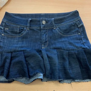 Jeans kjol  - Så snygg egensydd kjol, därav pris, jeansen som det var innan är ifrån 2000- talet ❤️