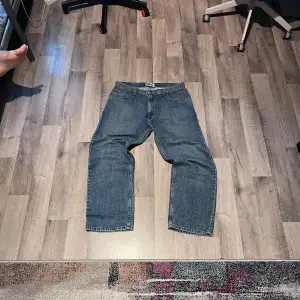 Säljer dessa feta vintage Levis! Storlek 36 30 men sitter som 34 32!