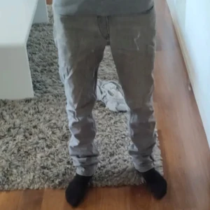 Hugo boss Jeans - Säljer dessa feta Hugo boss jeans med storlek 33/34. Går att sänka pris vid snabb affär. Hör av er vid frågor