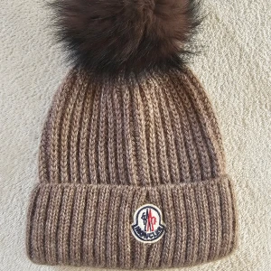 Mössa  - Mössa moncler
